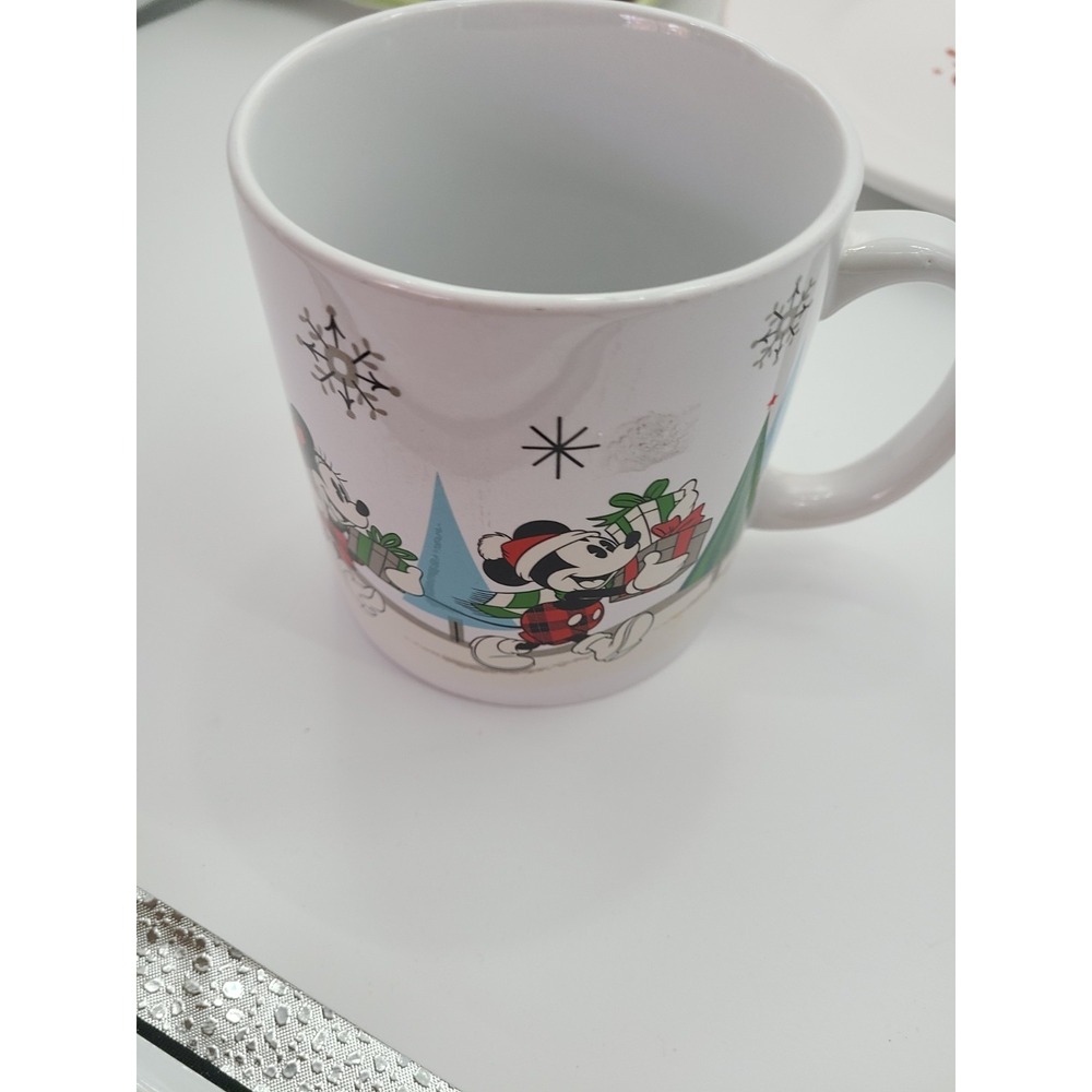 Disney Mickey & Friends Christmas 24oz Large Ceramic Coffee Mug Zrike Brands